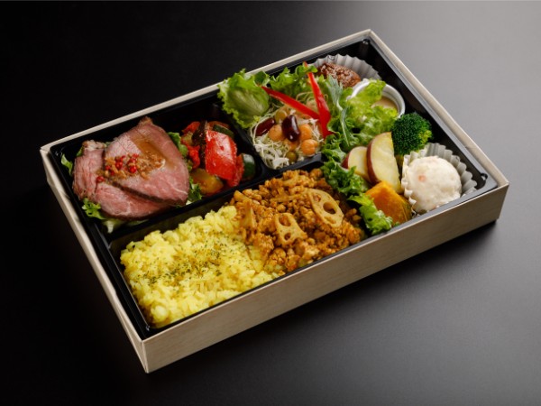 ローストビーフ＆鶏挽肉のキーマ サフラン仕立て C