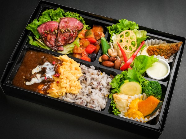 和牛デミで頂くふわとろオムライス＆ローストビーフ御膳