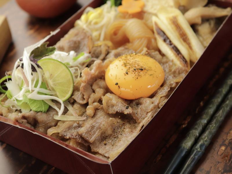 すき焼きと牛しゃぶの合盛り重