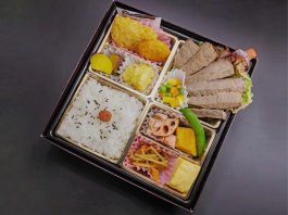 特選黒毛和牛ステーキとフライ弁当　楓（かえで）