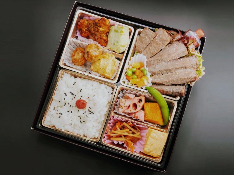 特選黒毛和牛ステーキと鶏照り焼き＆つくね弁当　柚子（ゆず）