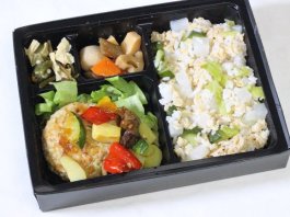 「豆腐ハンバーグ オニオンソース」サラダご飯幕ノ内