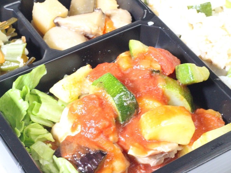 若鶏と地中海野菜のトマト煮込み弁当