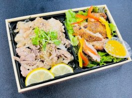 豚塩焼肉重＆チキンステーキサラダお弁当