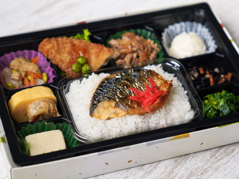 おかずたっぷり焼魚＆すき焼弁当