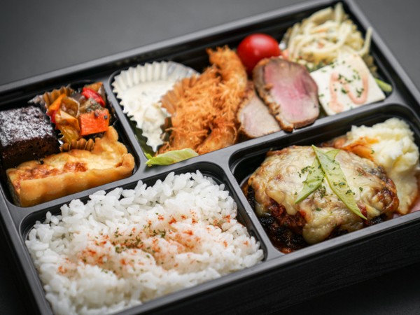 ハンバーグステーキチーズ＆トマトソース