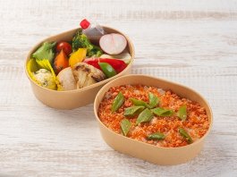 鮭フレークとイクラのわっぱ飯2段弁当