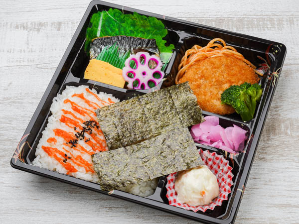 鯖の塩焼き＆ミートコロッケ弁当