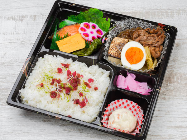 鮭の塩焼き＆牛すき焼き弁当