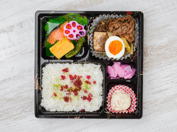 鮭の塩焼き＆牛すき焼き弁当