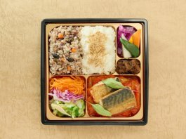 鯖のポワレバスク風 十六穀米とバーニャカウダ