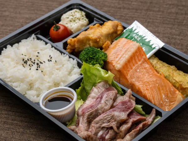 麹漬け焼鮭と牛リブロースステーキ御膳