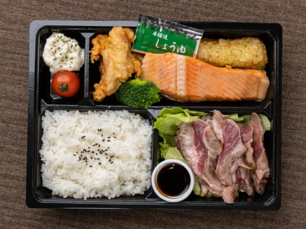 麹漬け焼鮭と牛リブロースステーキ御膳