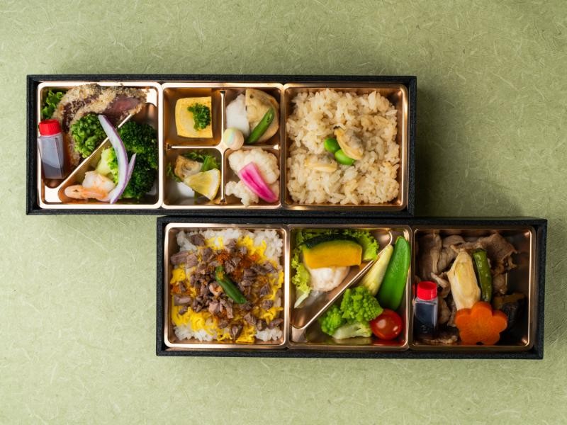 黒毛和牛のカツレツと特撰牛すき焼きの季節二段御膳
