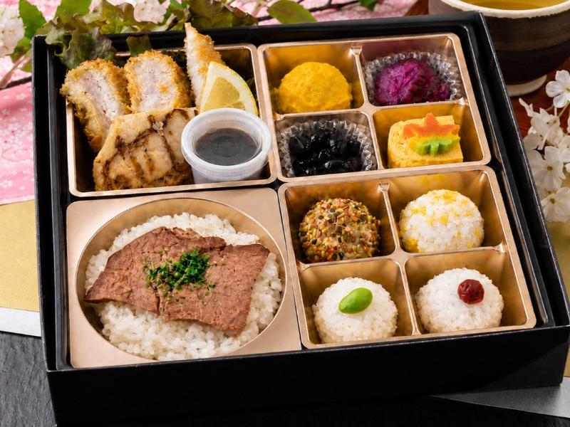 牛肉ステーキと彩りミックスフライ 手鞠おむすび御膳