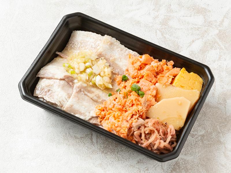 銀鮭ほぐしとネギ塩豚カルビ重