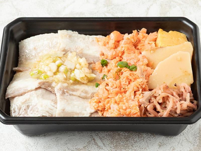 銀鮭ほぐしとネギ塩豚カルビ重