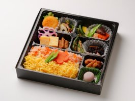 八寸彩御膳　鮭いくら
