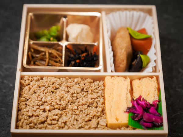 鶏そぼろ弁当