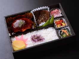 デミグラスハンバーグ＆ひとくちヒウチ焼肉弁当