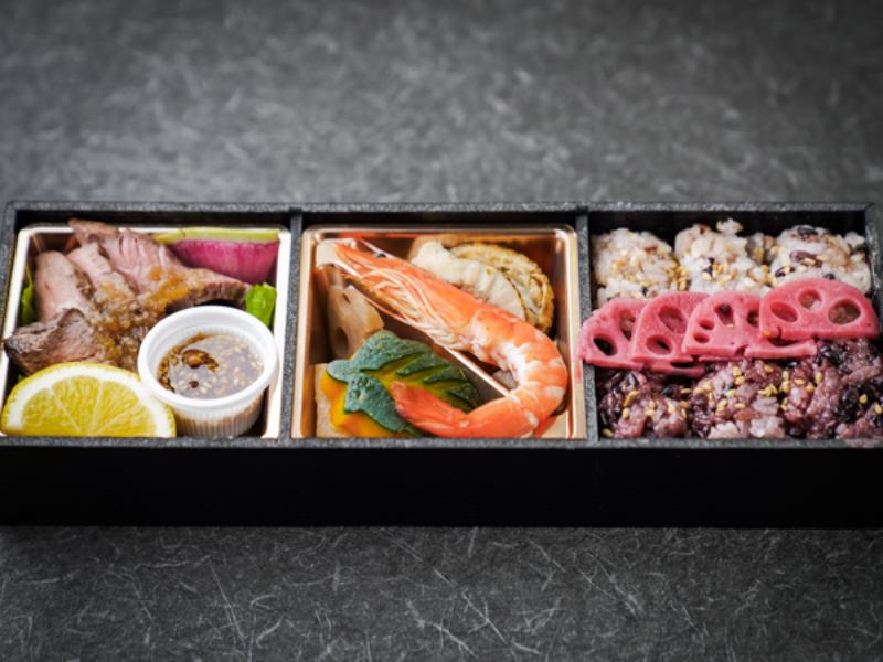 牛ランプステーキと彩り二種のお米の弁当