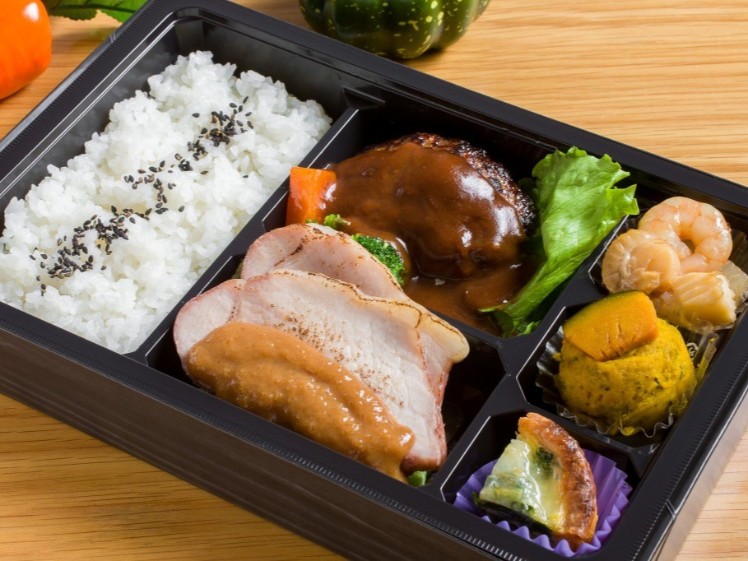 常陸牛まごころハンバーグ　炙りローストポーク