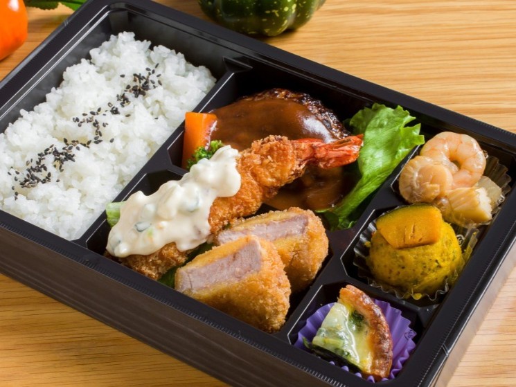 常陸牛まごころハンバーグ　大海老フライ　　ポークフィレカツ