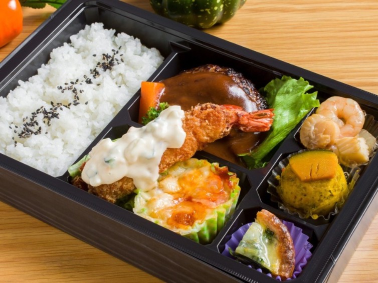 常陸牛まごころハンバーグ　大海老フライ　　エビグラタン