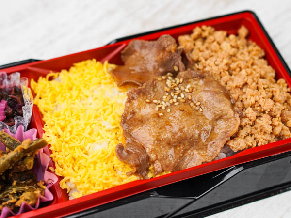 牛たん三食丼弁当(たれ味)