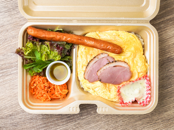 ソーセージオムライス弁当（バジルマヨ添え）