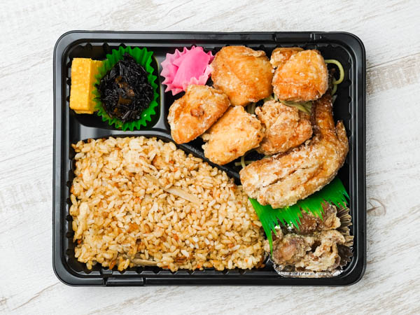 デラックス唐揚げ＆博多かしわ飯弁当