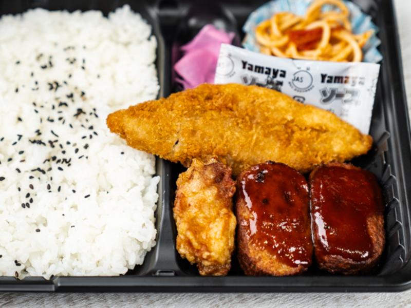 白身魚フライ＆ハンバーグ＆唐揚げ弁当