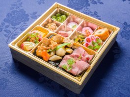 【280mlペット茶付き】特選牛ローストビーフ高級海苔弁当と11種の副菜【幕ノ内弁当】