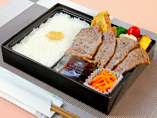 黒毛和牛特上焼肉弁当（ハーフ）＆メンチカツ（極旨ステーキソース）