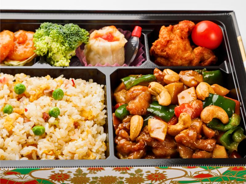 鶏肉カシューナッツとプリプリ海老チリソース弁当