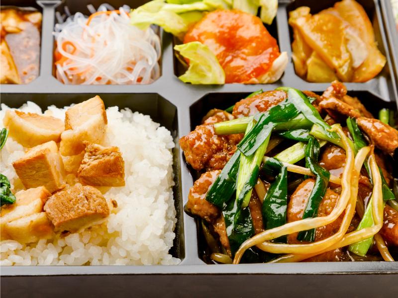 ニラレバと麻婆豆腐とエビチリ弁当