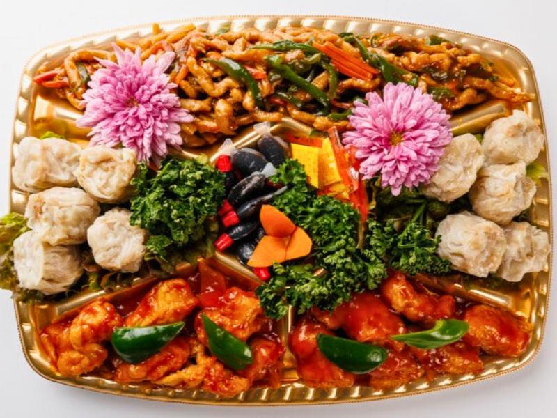 中華バラエティプレートB （黒豚焼売・青椒肉絲・白身魚の甘酢）