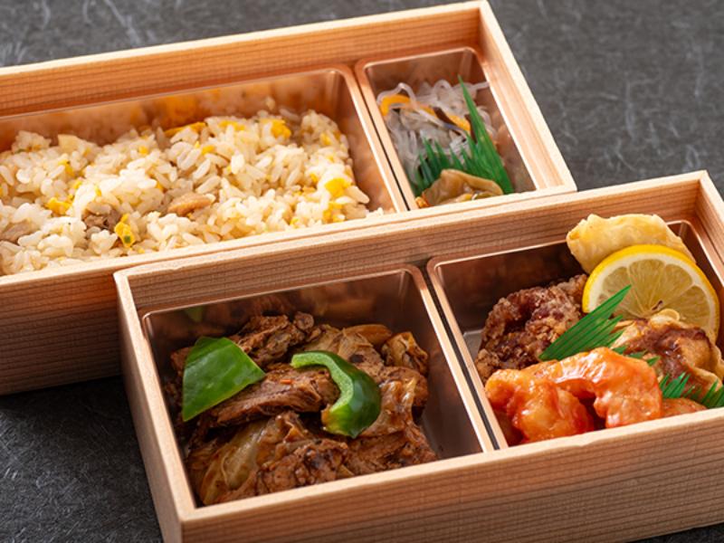 回鍋肉と海老チリとチャーハンの豪華二段弁当