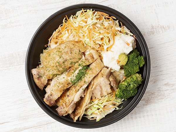 ジューシーチキンの彩丼～和風おろしソース～