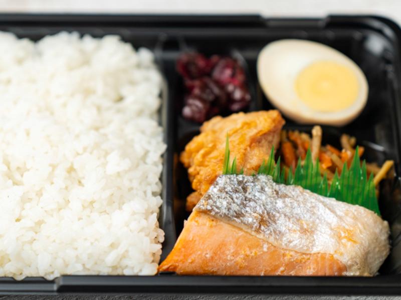 店長が焼いた甘塩銀鮭焼き弁当