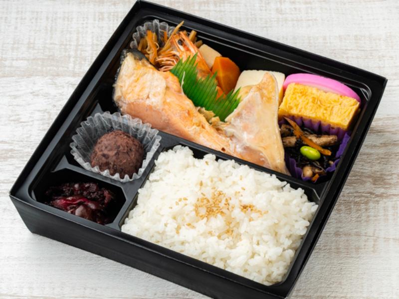 桔梗弁当 厚切りとろ銀鮭