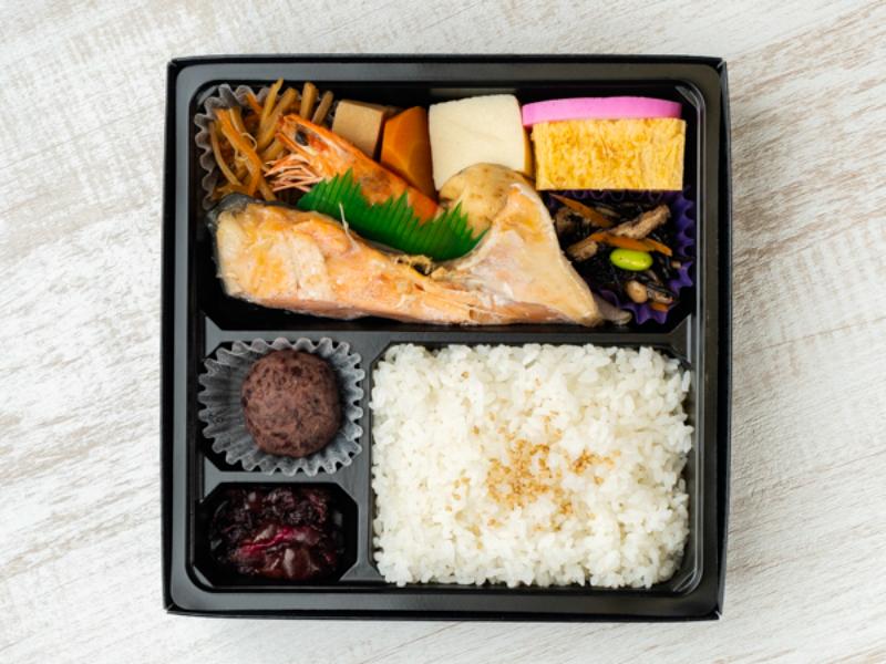 桔梗弁当 厚切りとろ銀鮭