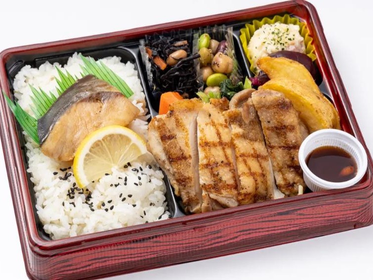 直火網焼きグリル・ド・チキン＆ぶりの照り焼き 幕ノ内弁当
