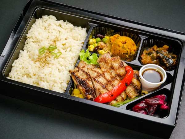 ソースが選べる直火網焼き グリル・ド・チキン