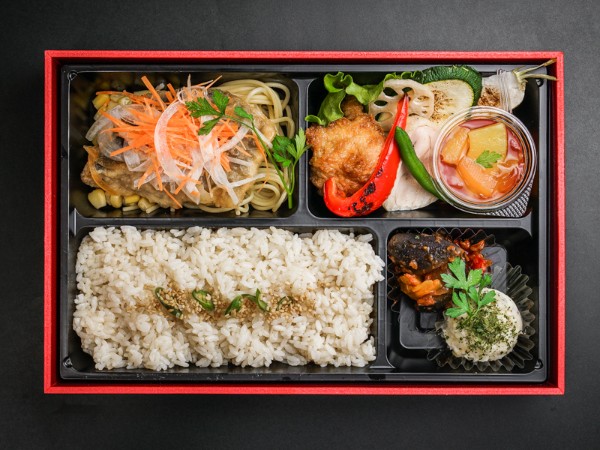 アジの南蛮漬けのフルーツジュレ添え