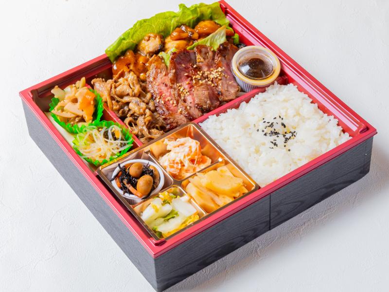 ステーキ焼肉亭ステーキ＆焼肉＆グリルチキンのトリプル御膳