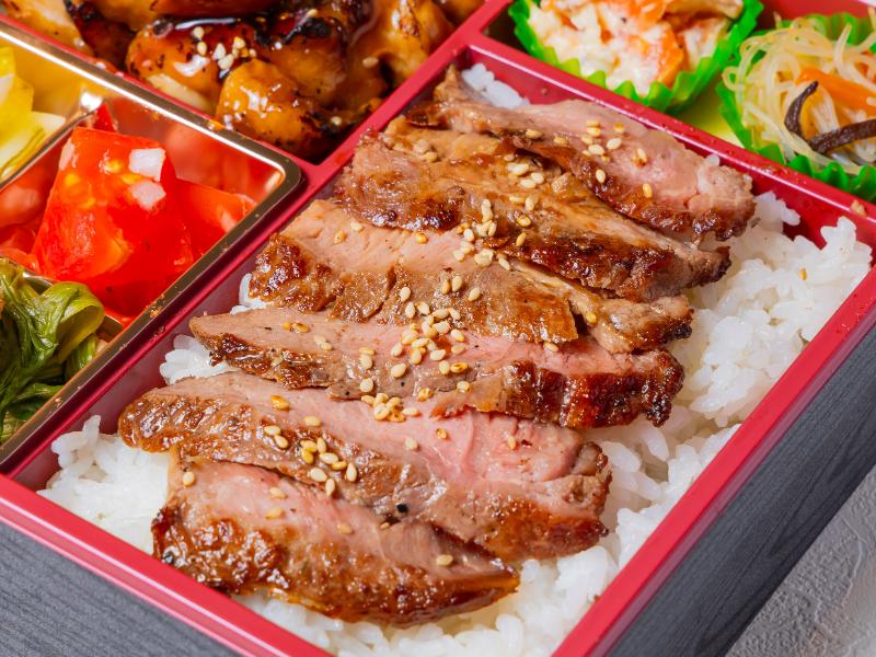 ステーキ焼肉亭ステーキ重＆グリルチキン御膳