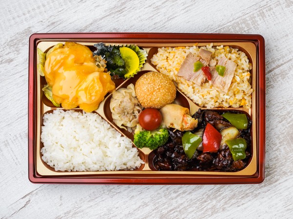 【豪華！】エビマヨ＆鶏の黒酢ソースいろどり弁当