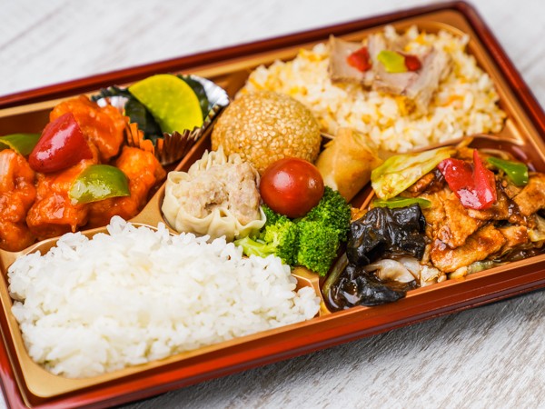【豪華！】白身魚甘酢ソース＆回鍋肉いろどり弁当