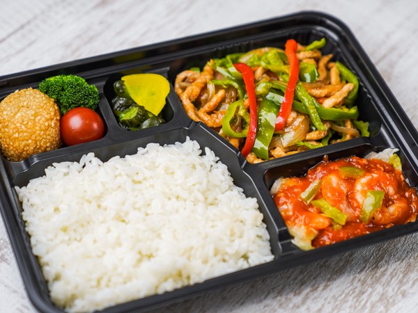 【お手頃！】青椒肉絲＆エビチリ弁当